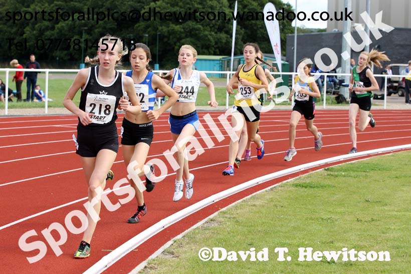 Girls under-15s 1500 metres, Northern Under-13s, U-15s and 17s Championships. Photo: David T. Hewitson/Sports for All Pics